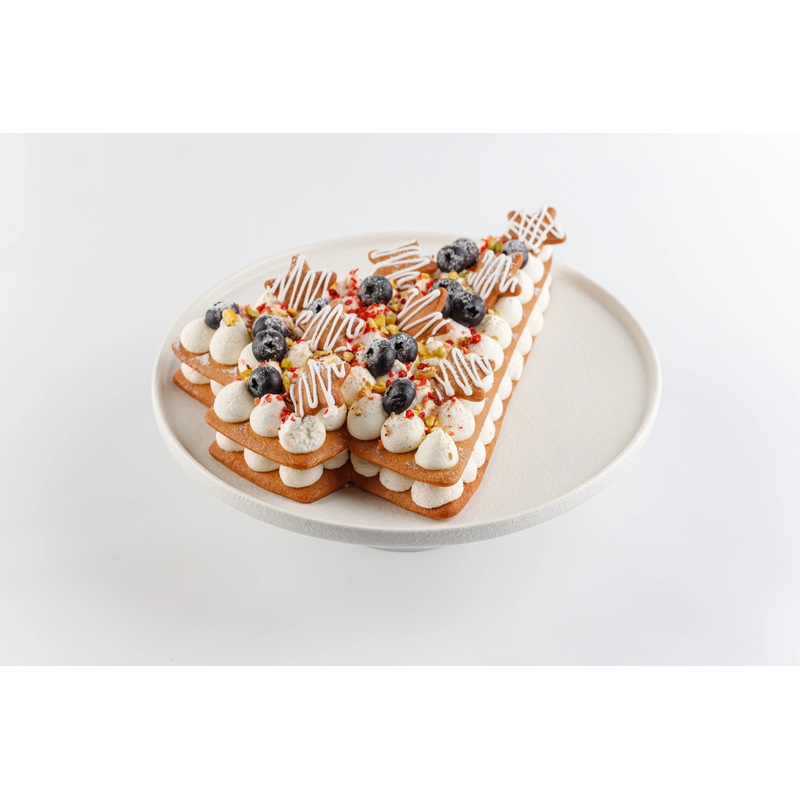 Изображение товара Торт Ёлочка 1.4 кг праздничный новогодний со свежими ягодами и медовым бисквитом