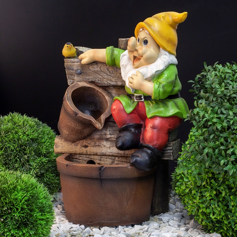 Изображение товара Декоративный садовый фонтан Green Apple Гном 56 см с подсветкой