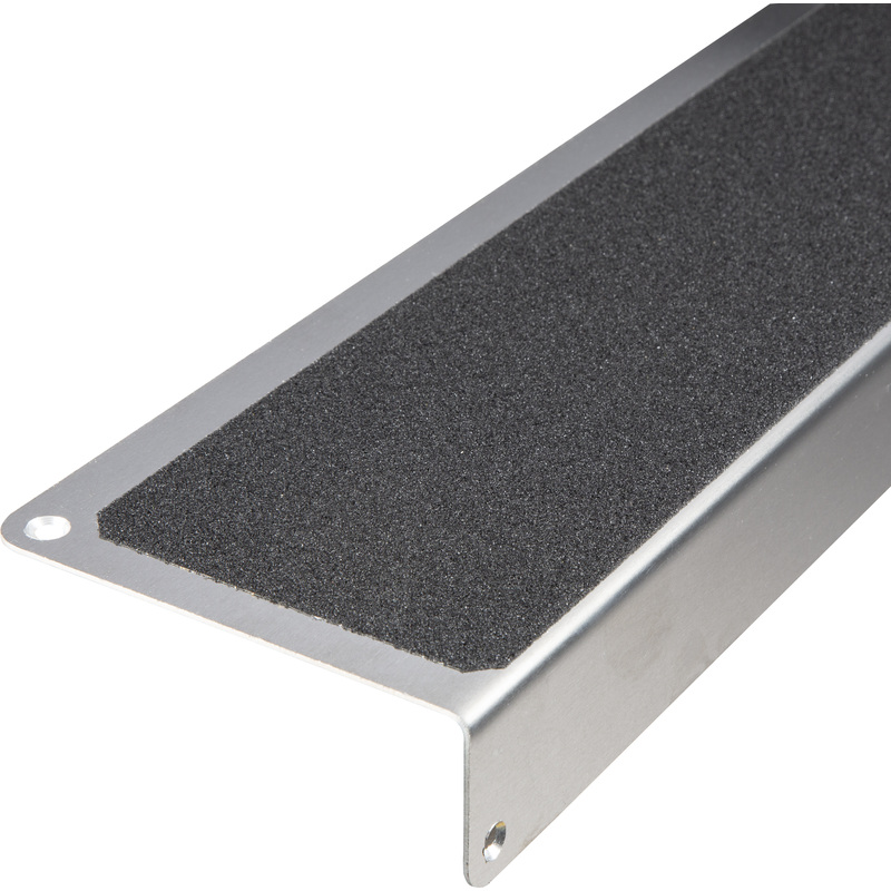 Изображение товара Профиль противоскользящий Мельхозе 120 мм х 45 мм черный алюминиевый заборный для лестниц