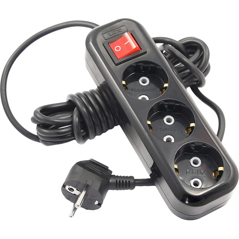 Изображение товара Удлинитель LUX У3-ЕВК-05 3 розетки 5м с заземлением и выключателем черный