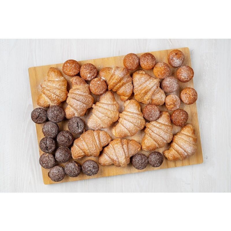 Изображение товара Набор выпечки к чаю на 5-10 персон - круассаны и маффины, 38 шт