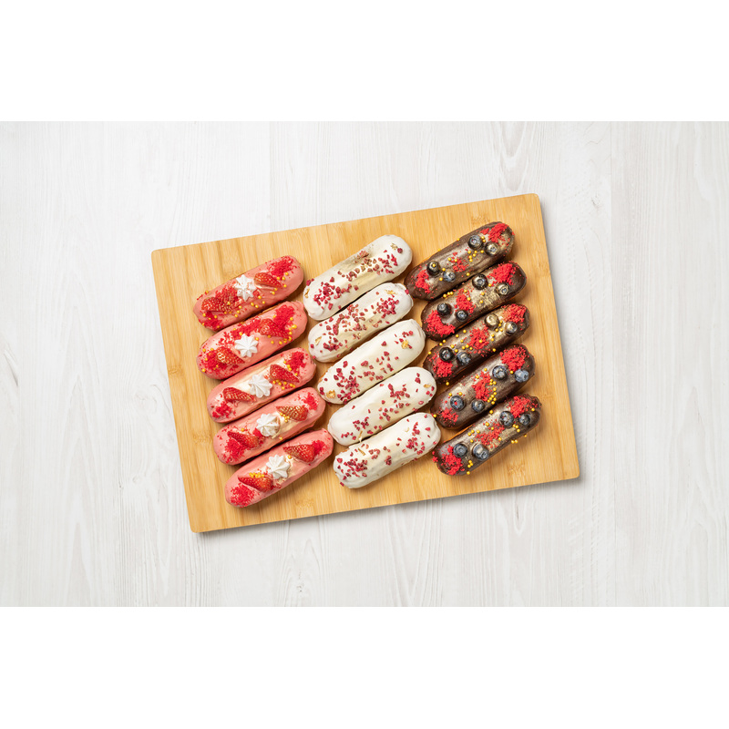 Изображение товара Фуршетный сет эклеров Сладость с малиновым сырным и клубничным кремом 15 шт