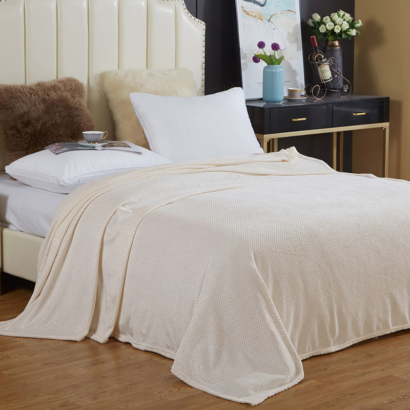 Изображение товара Плед Cleo Luna велсофт 180x200 см молочный гипоаллергенный с люрексом